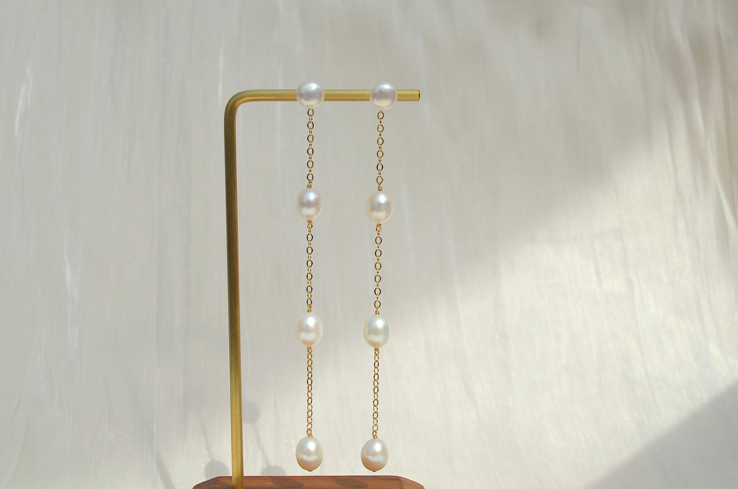 Lydia trio pearls dangle earrings