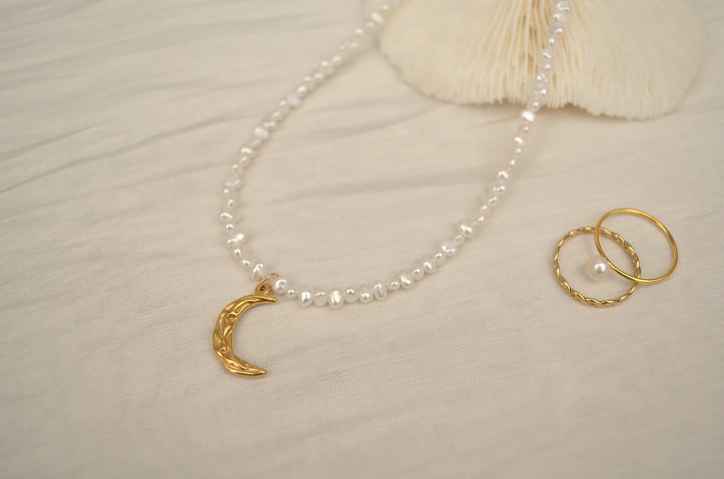 Luna Pearl Necklace